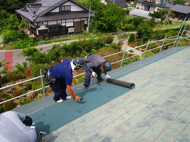 スレート屋根　屋根カバー工法