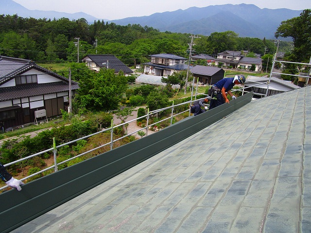 スレート屋根　屋根カバー工法