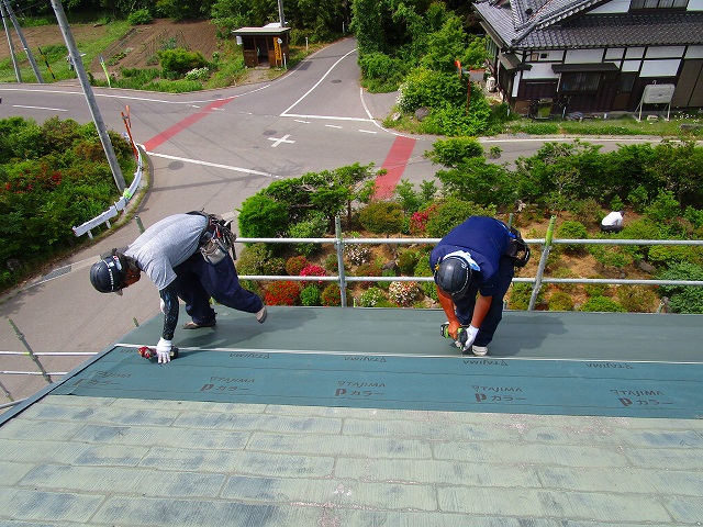 スレート屋根　屋根カバー工法