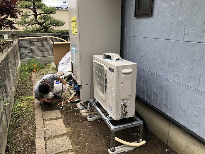 電気温水器からエコキュートへ取替え工事