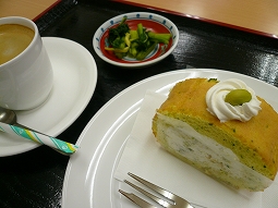 野沢菜と青豆のロールケーキ